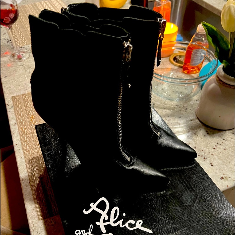 Alice+Olivia Black Zipper booties